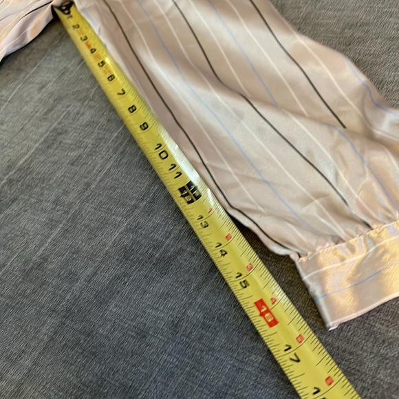 Jacqueline Smith size small satin pinstripe beige top 24-134 - Picture 6 of 8